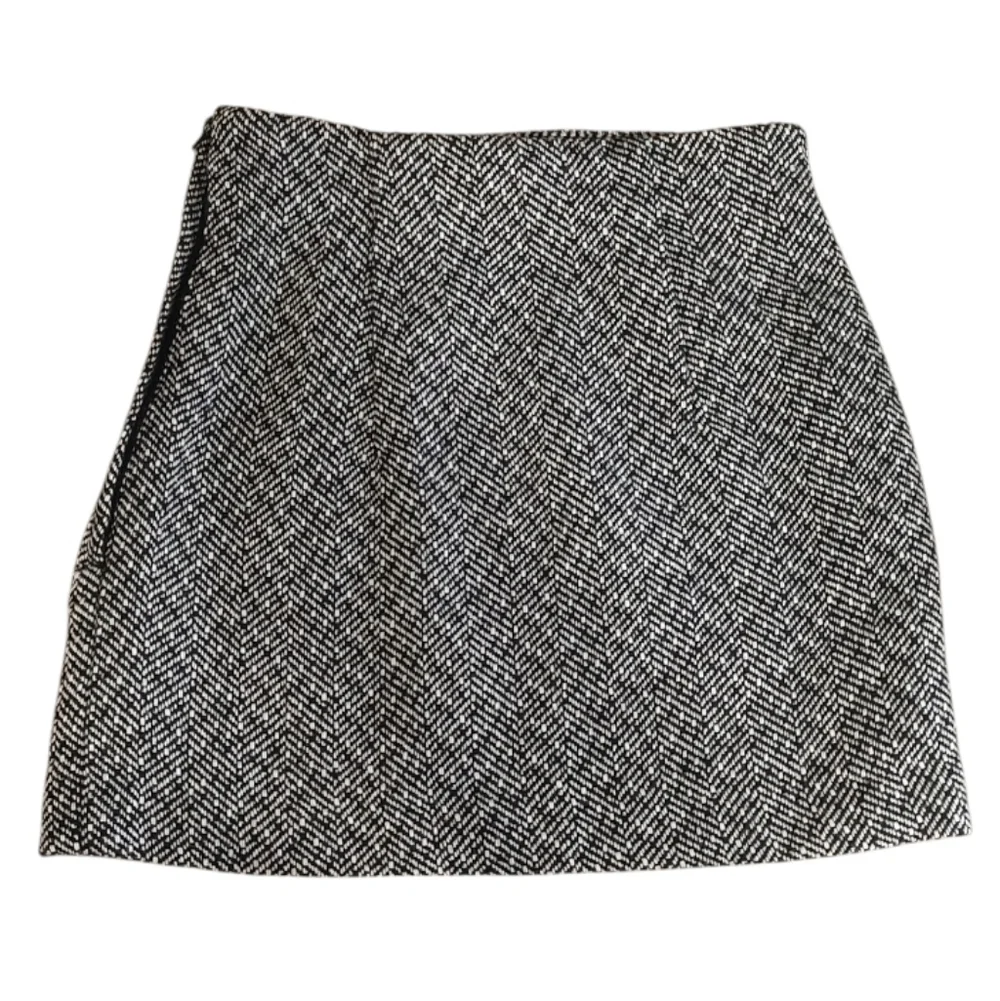 H&M Monochrome Textured Mini Skirt